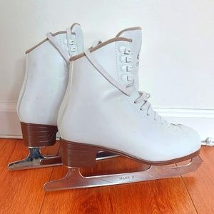 Figure skates beginner